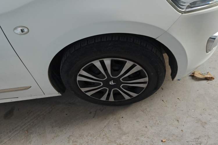 Used Citroen Elysee 2014 1.6L Automatic Fashion Model Right Front Wheel Hub