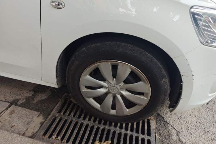 Used Citroen Elysee 2014 1.6L Manual Fashion Edition Right Front Wheel Hub