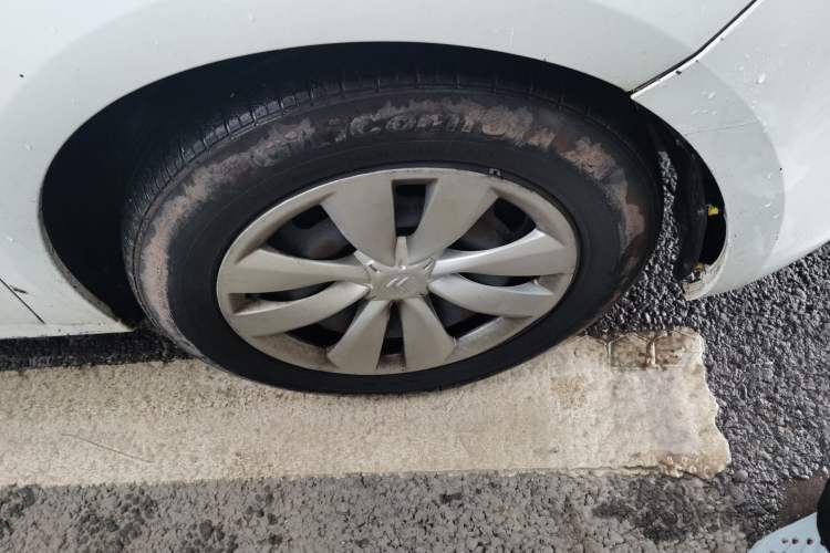 Used Citroen Elysee 2014 1.6L Manual Fashion Model CNG Right Front Wheel Hub