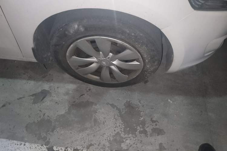 Used Citroen Elysee 2014 1.6L Manual Fashion Edition Right Front Wheel Hub