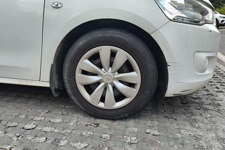 Used Citroen Elysee 2014 1.6L Automatic Fashion Model Right Front Wheel Hub