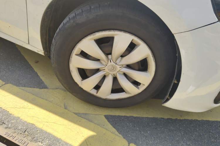 Used Citroen Elysee 2014 1.6L Manual Fashion Model CNG Right Front Wheel Hub