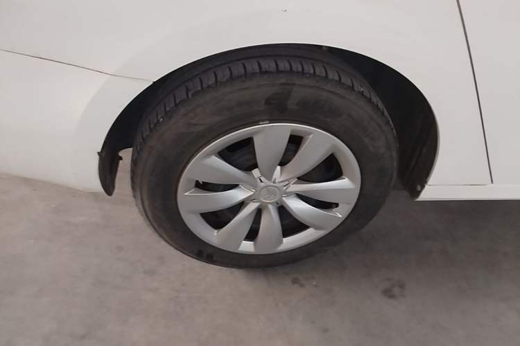 Used Citroen Elysee 2014 1.6L Automatic Fashion Model Right Rear Wheel Hub