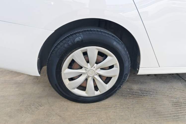 Used Citroen Elysee 2014 1.6L Automatic Fashion Model Right Rear Wheel Hub
