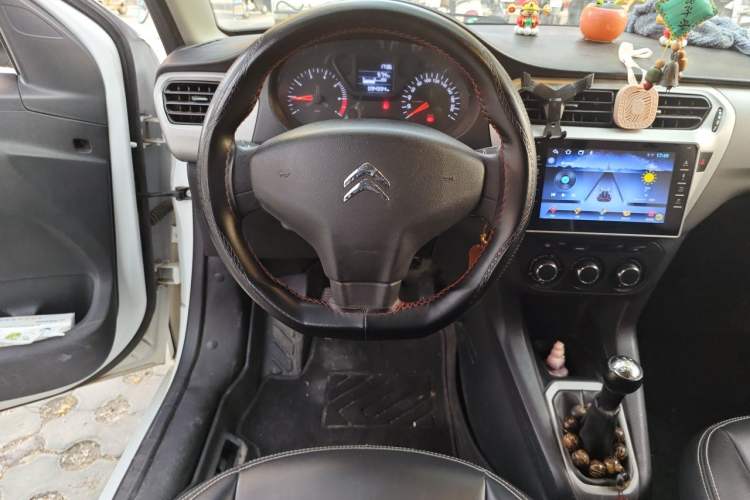 Used Citroen Elysee 2014 1.6L Manual Fashion Model CNG Steering Wheel