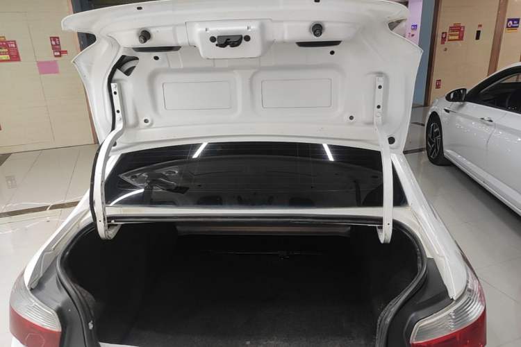 Used Citroen Elysee 2014 1.6L Automatic Fashion Model Trunk