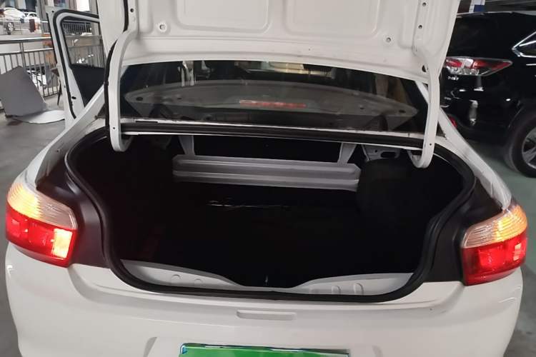 Used Citroen Elysee 2014 1.6L Automatic Fashion Model Trunk