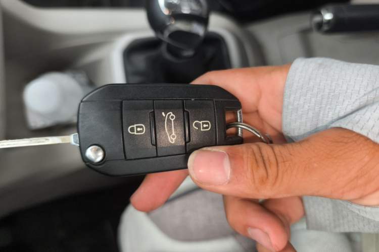 Used Citroen Elysee 2014 1.6L Manual Fashion Edition Vehicle Key