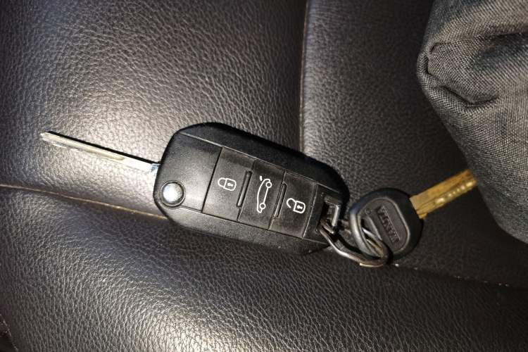 Used Citroen Elysee 2014 1.6L Automatic Fashion Model Vehicle Key