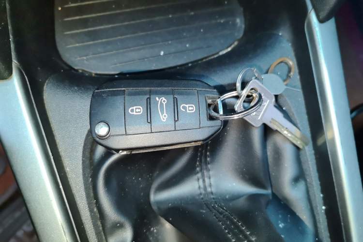 Used Citroen Elysee 2014 1.6L Manual Fashion Model CNG Vehicle Key