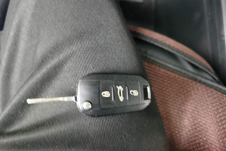 Used Citroen Elysee 2014 1.6L Manual Fashion Model CNG Vehicle Key