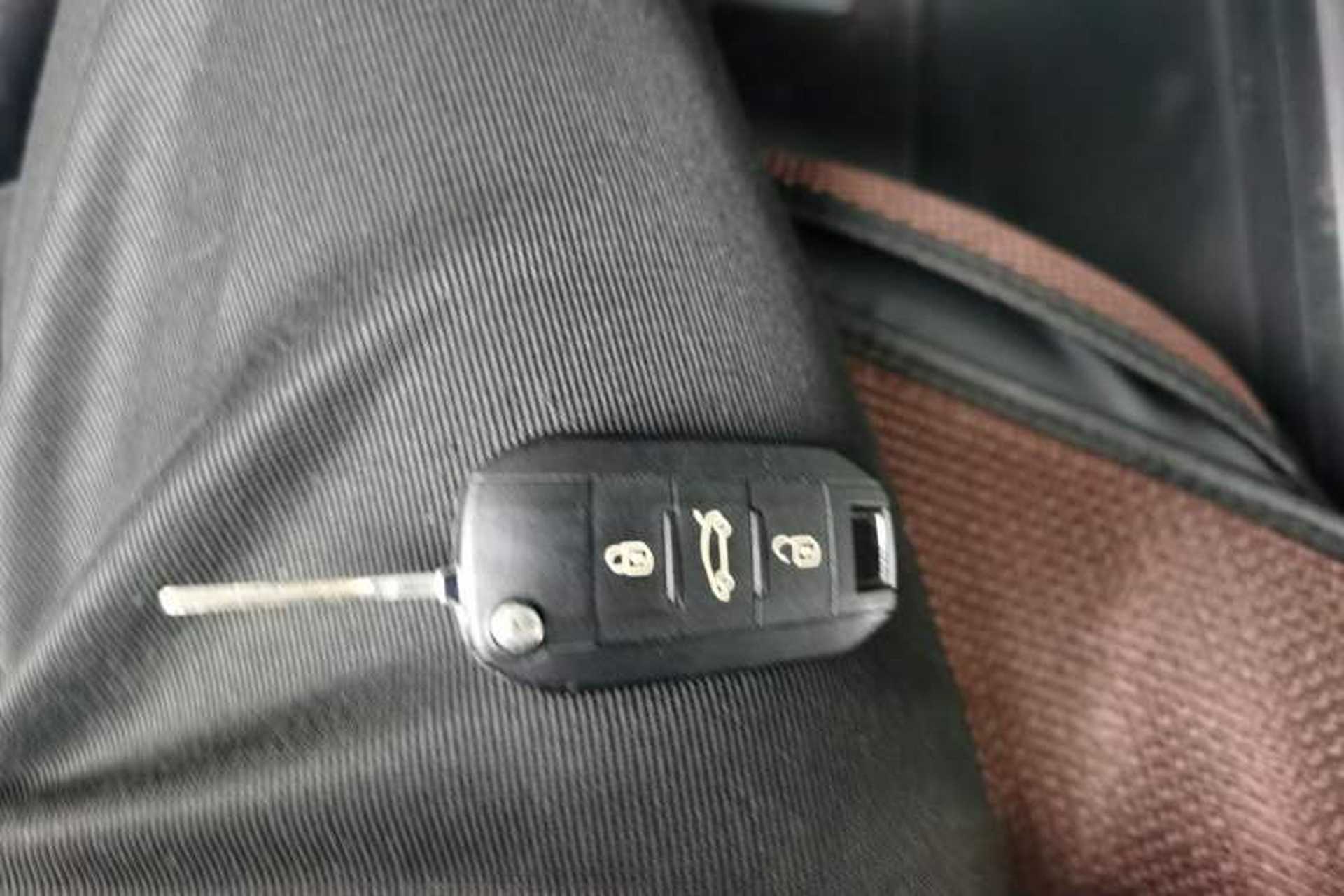 Used Citroen Elysee 2014 1.6L Manual Fashion Model CNG Vehicle Key