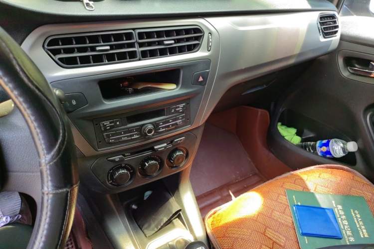 Used Citroen Elysee 2015 Zhishang Edition 1.6L Manual Fashion Model Audio And AC Panel