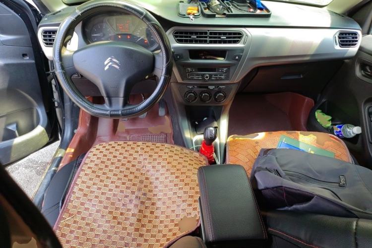 Used Citroen Elysee 2015 Zhishang Edition 1.6L Manual Fashion Model Center Console