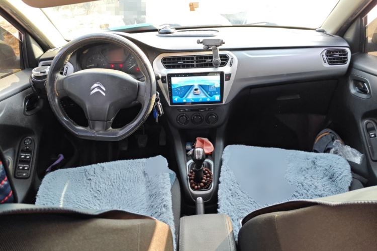 Used Citroen Elysee 2015 Zhishang Edition 1.6L Manual Fashion Model Center Console