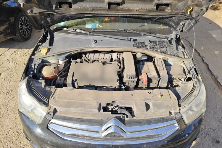 Used Citroen Elysee 2015 Zhishang Edition 1.6L Manual Fashion Model Engine Bay