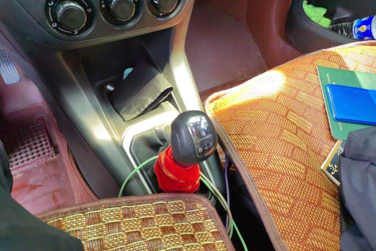 Used Citroen Elysee 2015 Zhishang Edition 1.6L Manual Fashion Model Gear Lever