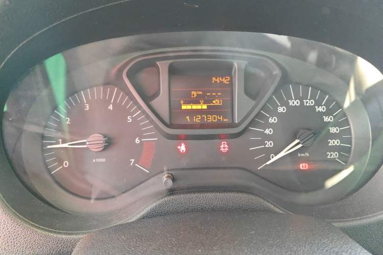 Used Citroen Elysee 2015 Zhishang Edition 1.6L Manual Fashion Model Instrument Cluster