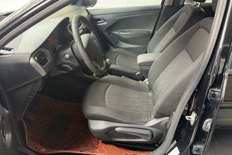 Used Citroen Elysee 2015 Zhishang Edition 1.6L Manual Fashion Model Interior 1