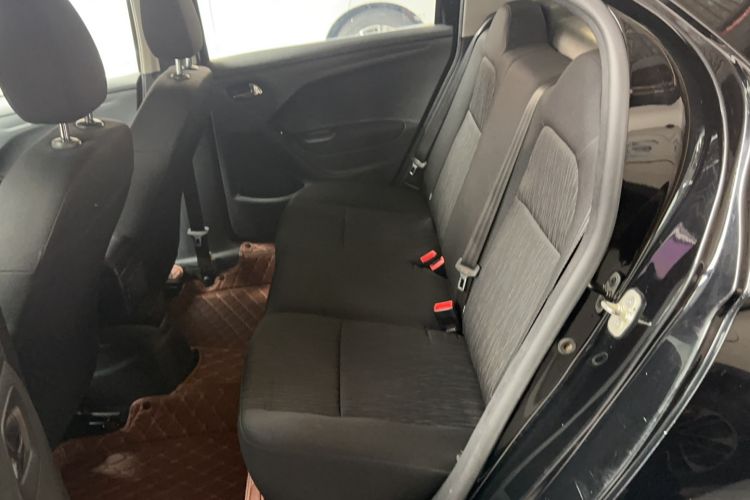 Used Citroen Elysee 2015 Zhishang Edition 1.6L Manual Fashion Model Interior 2