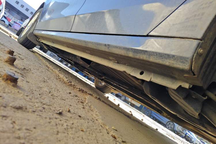 Used Citroen Elysee 2015 Zhishang Edition 1.6L Manual Fashion Model Left Side Sill