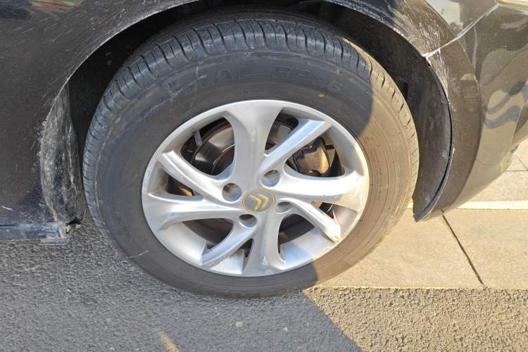 Used Citroen Elysee 2015 Zhishang Edition 1.6L Manual Fashion Model Right Front Wheel Hub