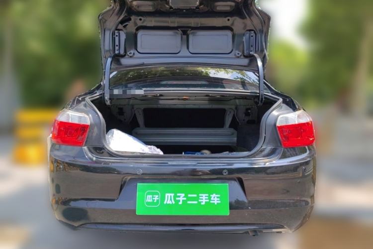 Used Citroen Elysee 2015 Zhishang Edition 1.6L Manual Fashion Model Trunk
