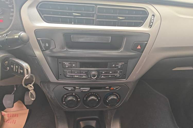 Used Citroen Elysee 2015 Zhishang Edition 1.6L Manual Fashion Model Audio And AC Panel