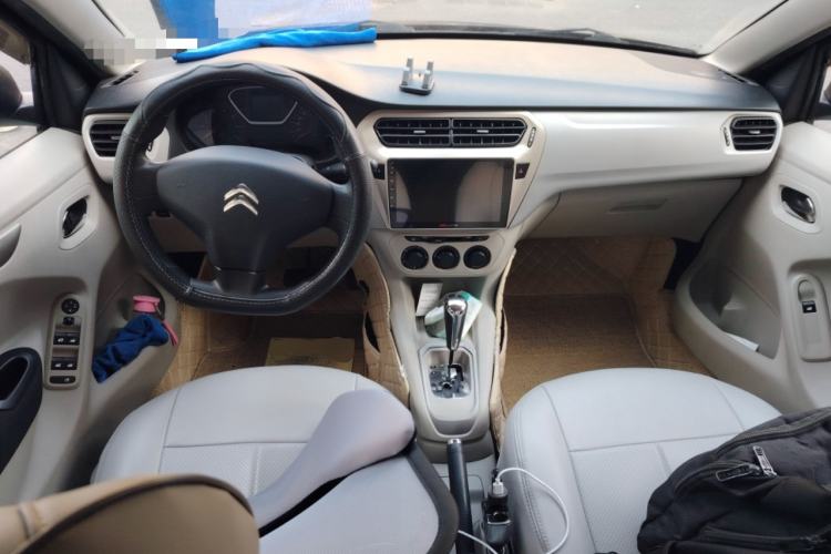 Used Citroen Elysee 2015 ZhiShang Edition 1.6L Automatic Comfort Version Center Console