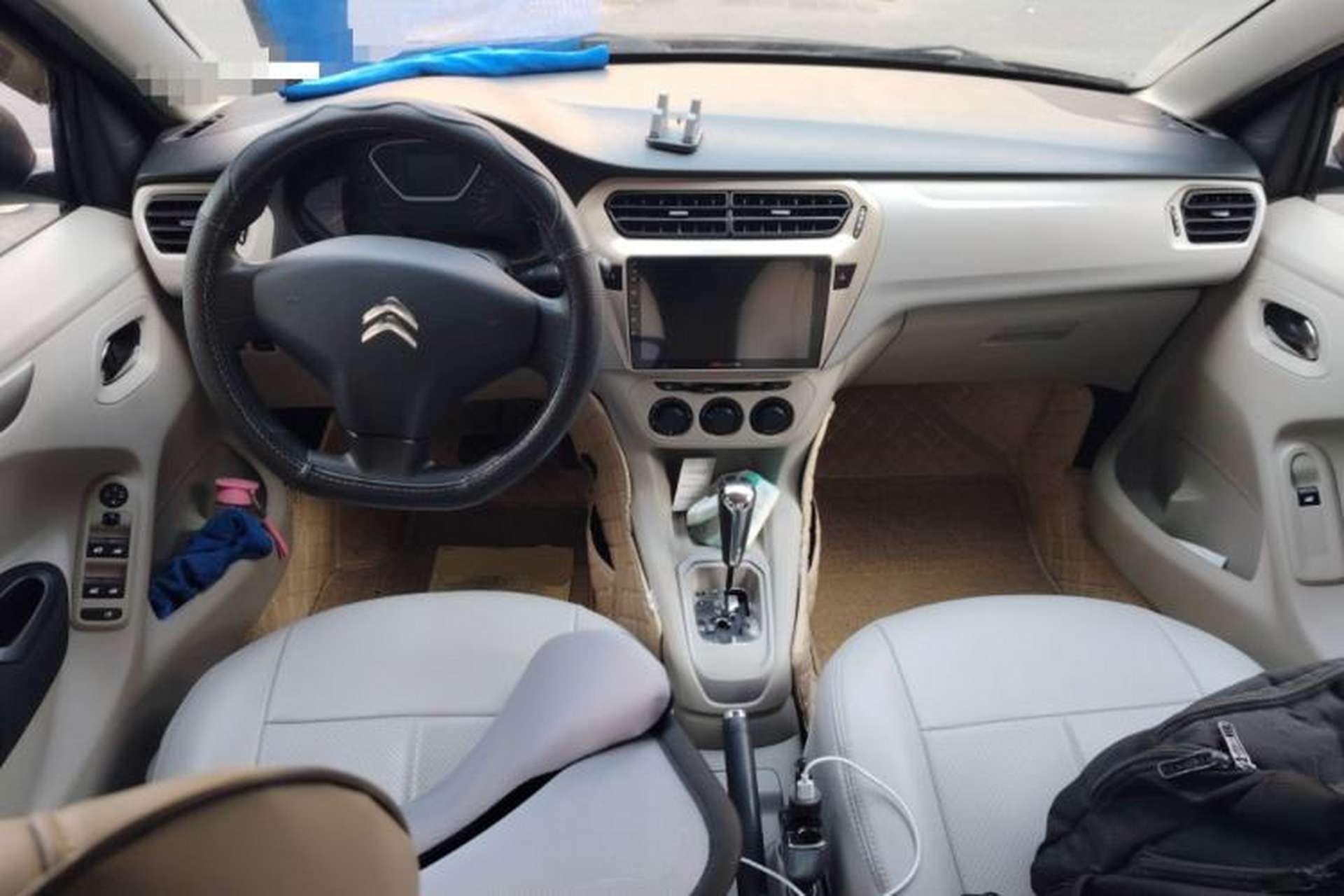 Used Citroen Elysee 2015 ZhiShang Edition 1.6L Automatic Comfort Version Center Console