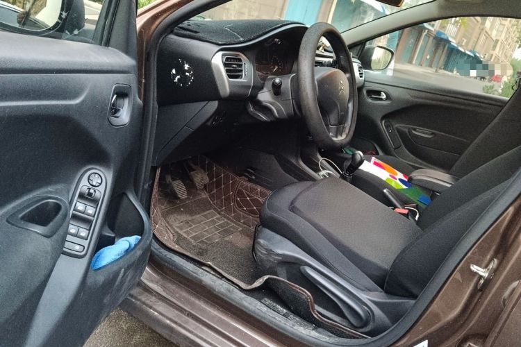Used Citroen Elysee 2015 Zhishang Edition 1.6L Manual Fashion Model Driver Seat