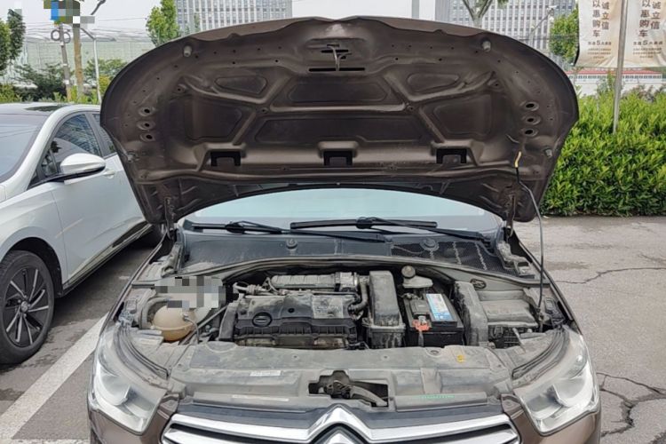 Used Citroen Elysee 2015 Zhishang Edition 1.6L Manual Fashion Model Engine Bay