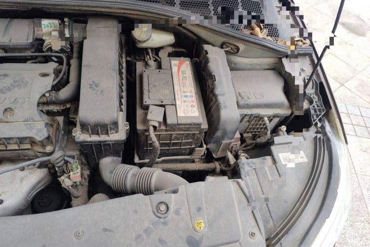 Used Citroen Elysee 2015 Zhishang Edition 1.6L Manual Fashion Model Engine Bay Left