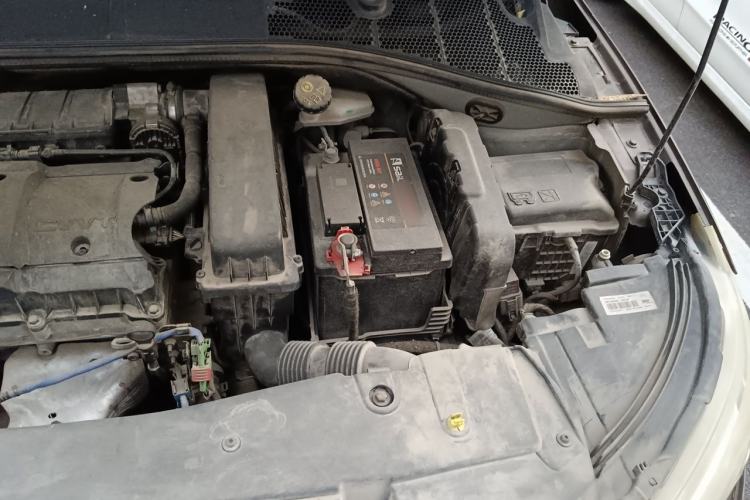 Used Citroen Elysee 2015 Zhishang Edition 1.6L Manual Fashion Model Engine Bay Left