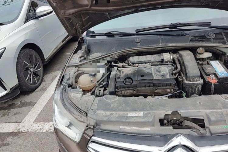 Used Citroen Elysee 2015 Zhishang Edition 1.6L Manual Fashion Model Engine Bay Right