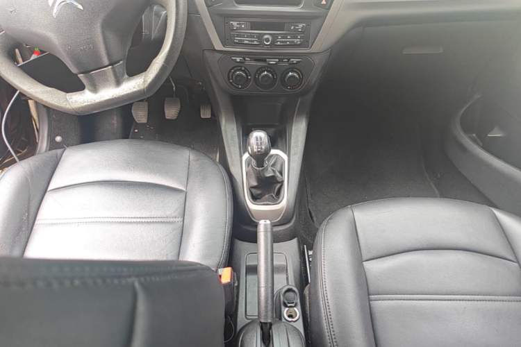 Used Citroen Elysee 2015 Zhishang Edition 1.6L Manual Fashion Model Gear Lever