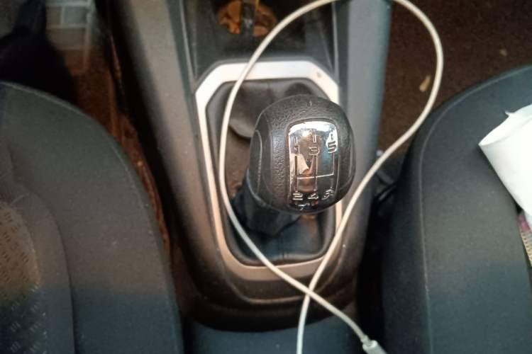 Used Citroen Elysee 2015 Zhishang Edition 1.6L Manual Fashion Model Gear Lever
