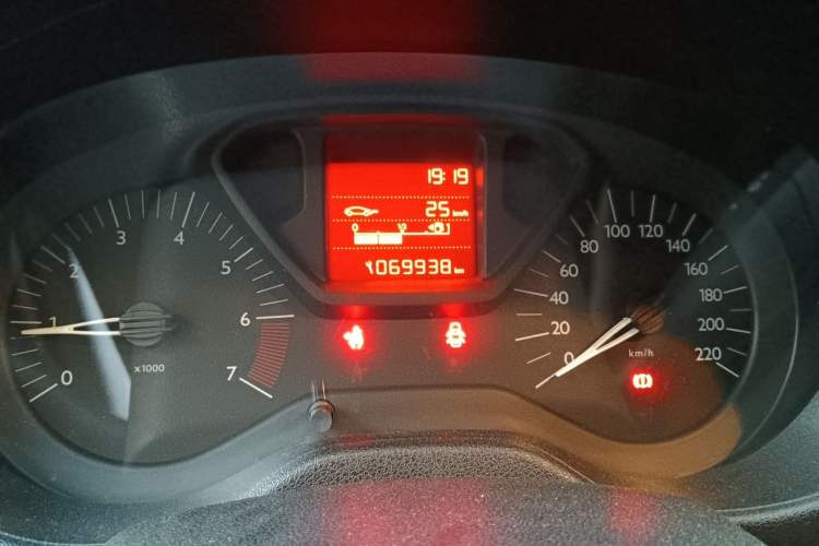 Used Citroen Elysee 2015 Zhishang Edition 1.6L Manual Fashion Model Instrument Cluster