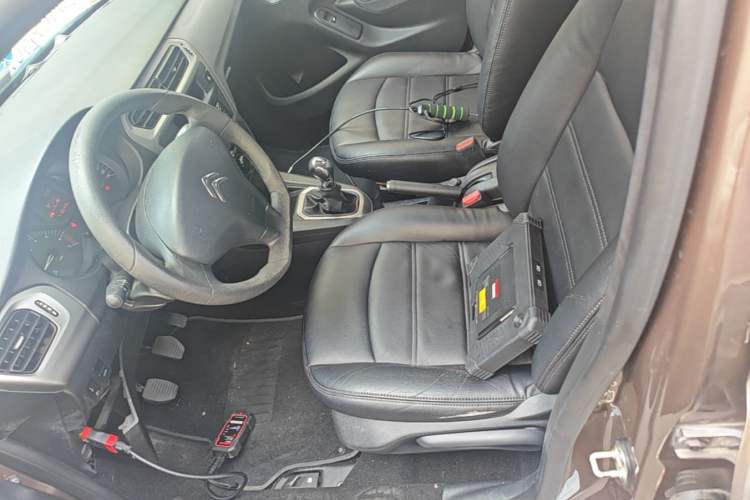Used Citroen Elysee 2015 Zhishang Edition 1.6L Manual Fashion Model Left Front Seat