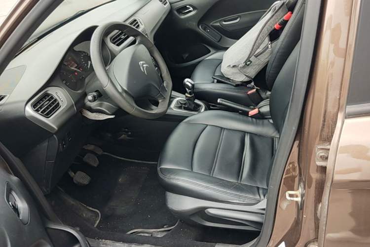 Used Citroen Elysee 2015 Zhishang Edition 1.6L Manual Fashion Model Left Front Seat