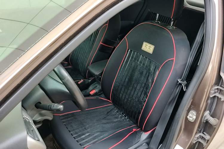 Used Citroen Elysee 2015 Zhishang Edition 1.6L Manual Fashion Model Left Front Seat