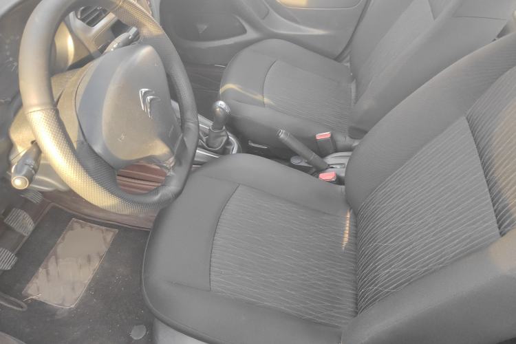 Used Citroen Elysee 2015 Zhishang Edition 1.6L Manual Fashion Model Left Front Seat