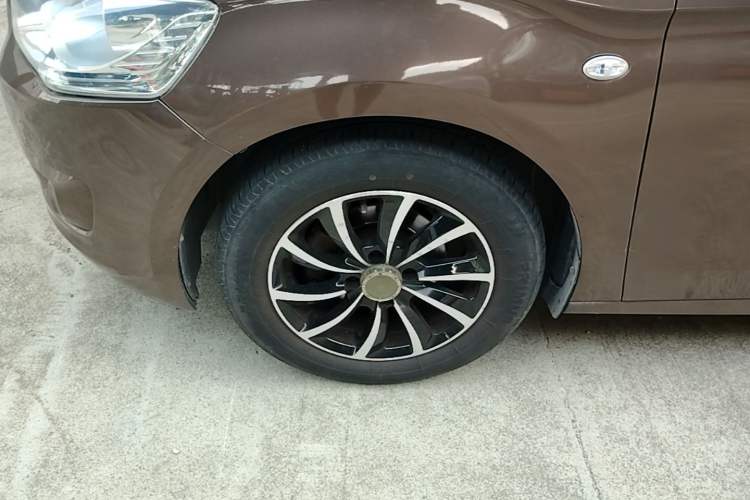 Used Citroen Elysee 2015 Zhishang Edition 1.6L Manual Fashion Model Left Front Wheel Hub