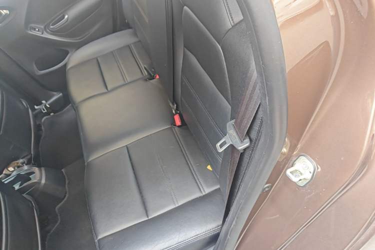 Used Citroen Elysee 2015 Zhishang Edition 1.6L Manual Fashion Model Left Rear Seat