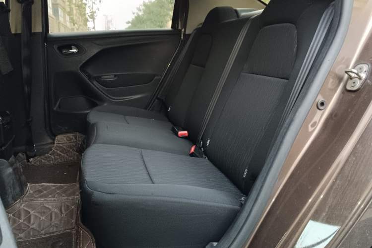 Used Citroen Elysee 2015 Zhishang Edition 1.6L Manual Fashion Model Left Rear Seat