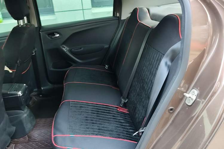 Used Citroen Elysee 2015 Zhishang Edition 1.6L Manual Fashion Model Left Rear Seat