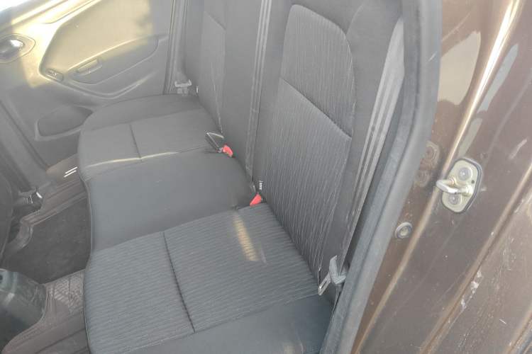 Used Citroen Elysee 2015 Zhishang Edition 1.6L Manual Fashion Model Left Rear Seat