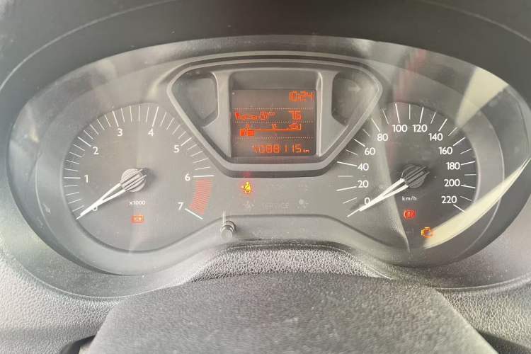 Used Citroen Elysee 2015 Zhishang Edition 1.6L Manual Fashion Model Odometer Close Up
