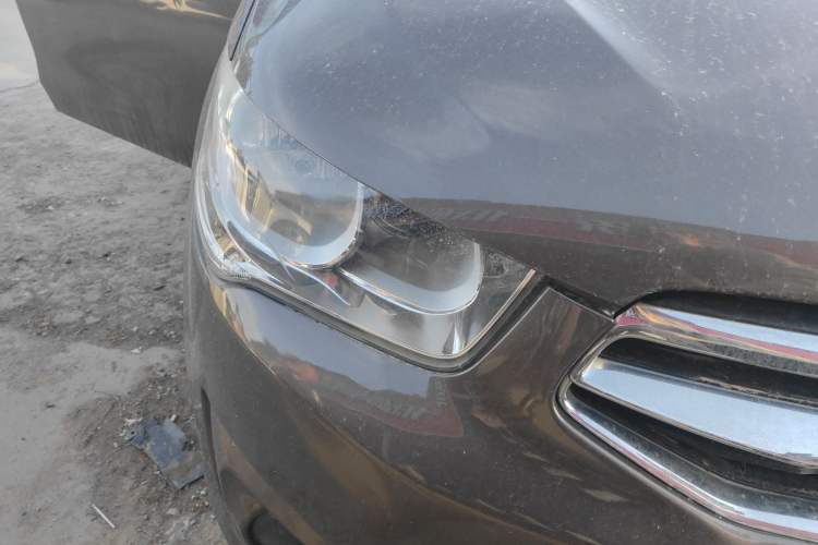 Used Citroen Elysee 2015 Zhishang Edition 1.6L Manual Fashion Model Right Front Headlight