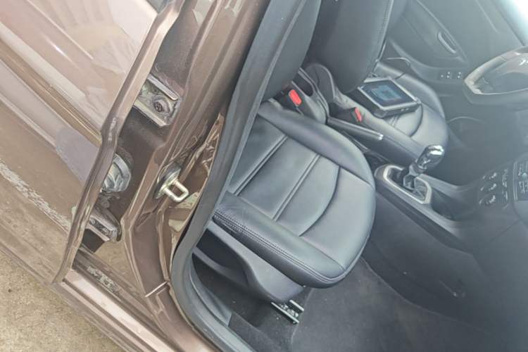 Used Citroen Elysee 2015 Zhishang Edition 1.6L Manual Fashion Model Right Front Seat